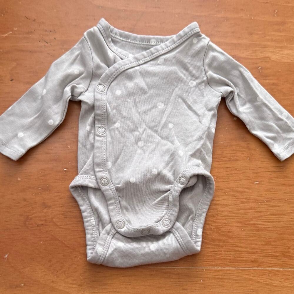 H&M Newborn Baby Onesie Gray Polka Dot Kimono Bodysuit Preemie PM Long Sleeve